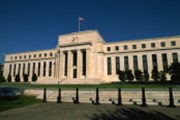 Fed hledá cestu ven z úvěrové krize