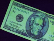 Sílícímu dolaru se postavila do cesty americká data