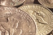 Dolar sílí proti měnám i drahým kovům