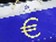 Draghi: Sázka proti euru je nesmyslná. Zásah ECB zpřesní nejbližší týdny. Eurodolar po výletu nad 1,24 padl pod 1,22, trhy v červeném