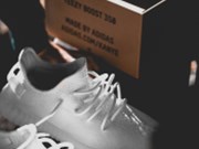 Adidas roste po lepších prodejích bot Yeezy, zvyšuje prognózu na rok 2023