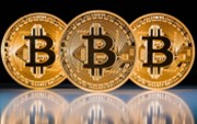 Bude Bitcoin na 10 000 dolarech za hodiny nebo dny?