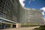 EU chce nová cla na zboží z USA začít uplatňovat od července