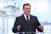 Premiér Nečas pro HN připouští vyšší daně a navrhuje prodej větší části emisních povolenek (+ komentář)
