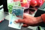 Řekové se bojí návratu k drachmě, před volbami vybírají vklady z bank a zásobují se potravinami