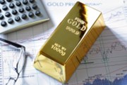 Ze zlatých fondů uteklo 20 mld. USD. BlackRock a Paulson drží býčí postoj