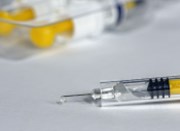 Americký regulátor schválil posilovací vakcínu od Pfizeru a Moderny pro dospělé