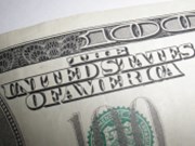 Odpolední zlom na trzích odnáší propadem i dolar