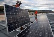 Masivní výstavba solárních a větrných elektráren Bidenův závazek nenaplní