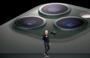 Apple představil nové iPhony, nové služby, tablet a hodinky