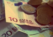 Euro navýšilo zisky, akcie bez inspirace lehce klesají
