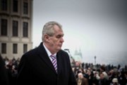 Zeman ohlásil veto daňového balíčku, Vystrčil vliv na Senát nečeká
