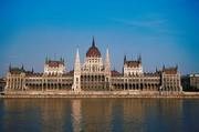 Maďarsko obrátilo ohledně stavu financí, rozpočtový schodek prý dodrží. Forint krátce posílil, akcie dále klesají