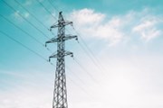Klíčový kontrakt na elektřinu pro Evropu zlevnil za tři dny o více než polovinu