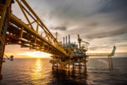 IEA: Zisky ropného a plynárenského sektoru loni stouply na čtyři biliony USD