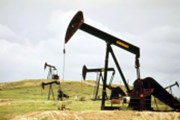 Rozbřesk: Rally na ropě - býčí fundamenty vs jestřábí Fed