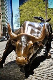 Wall Street poskočila na dvoutýdenní maxima; v čele růstu technologie; úspěch slavily i komodity