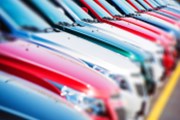 Prodej aut v Číně v únoru klesl o rekordních 79 procent