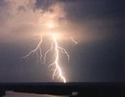 Roubini tvrdí, že pravděpodobnost „dokonalé bouře“ je nízká, pesimismem ale nešetří