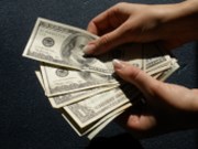 Ministr Geithner: AIG musí poplatníkům vrátit peníze za odměny