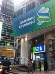 Standard Chartered plánuje propustit čtvrtinu manažerů