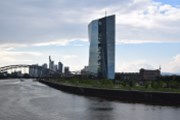ECB zahajuje strategickou revizi své politiky, sazby dnes nemění