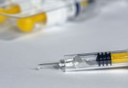 Tržby Pfizeru díky vakcíně proti covid-19 vzrostly o 134 procent a překonaly odhady analytiků