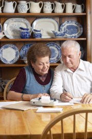 Vláda schválila novelu důchodového zákona: Lidé by mohli jít do důchodu v 65 letech