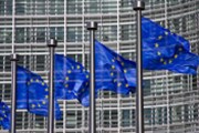 Evropa po úvodním poklesu otočila do zeleného, Commerzbank (-1 %) oznámila propouštění