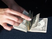 Týdenní zpráva o koruně: Dolar mohl z událostí vytěžit víc