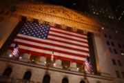 Wall Street se nedaří mazat páteční ztráty; Caterpillar snižuje výhled, těžař Peabody +12 %