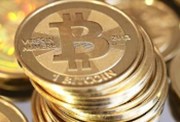 Bitcoin pokořil hranici 10.000 USD. A míří stále výš