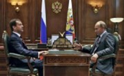 Rusko utahuje šrouby měnové politiky, rublu už pomáhá i Putin s Medveděvem