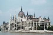 Maďarsko: Vláda nyní čeká propad ekonomiky o 5-6 %