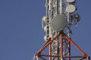 Nizozemské telekomunikace KPN (až -14 %) prodávají španělskou divizi, ruší dividendu kvůli investici do frekvencí na domácím trhu