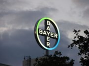 EU dala zelenou spojení Bayeru s Monsantem