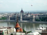 Fitch: Banky v Maďarsku čeká třetí rok ztrát a nová daň. Prezident bojuje s Orbánem o spořitelny