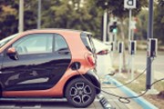 Bloomberg: Evropané podpoří prodeje elektromobilů i trh s lithiem