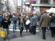USA: Tržby v maloobchodě klesají nejdéle od recese v roce 2008, průmysl státu New York překvapil pozitivně