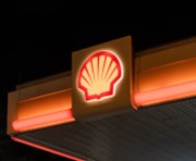 Energetické firmě Shell klesl čtvrtletní zisk o pětinu, překonal však očekávání
