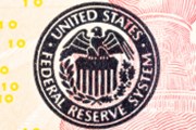 Rozbřesk: Fed redukuje sazby, ale rád by si dal pauzu