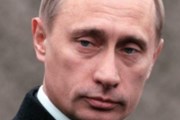 Putin slibuje vyšší platy, penze, stipendia i levnější byty. V březnu potřetí na šest let?