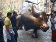Průzkum Bloomberg: Akciovou rally 70 % Američanů „prošvihlo“, zlepšení ekonomiky věří jen desetina