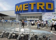Metro AG, majitel velkoobchodů Makro, snižuje letošní výhled kvůli slabému startu vánoční sezóny. Akcie -11 %