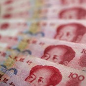 Kurz jüanu po příslibu větší flexibility centrální bankou stoupl na pětileté maximum