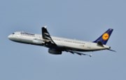 Summary: Lufthansa se veze na pozitivní vlně