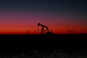 Noční můra na ropě pokračuje, je nejníže za 17 let