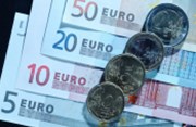 Euro pokračuje až nad 1,3000 díky očekáváním o eurozóně i firemním zprávám