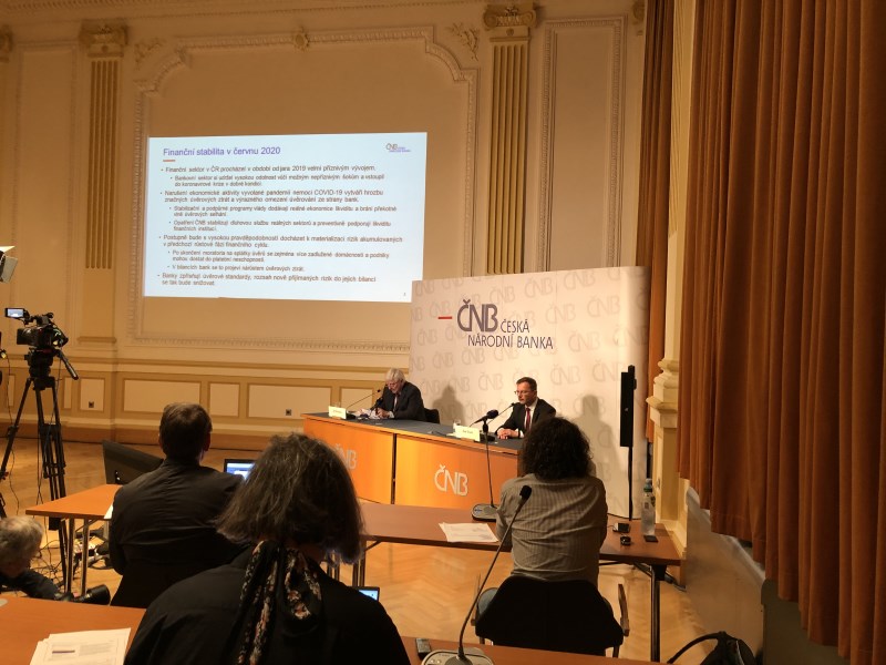 rusnok hypotéky čnb