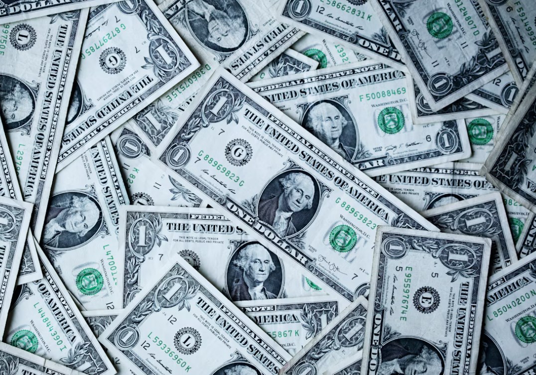 Inflace v zámoří zrychluje, táhne vzhůru výnosy dluhopisů i dolar